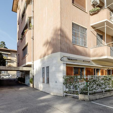 Open The Classic Wooden Shutters At A Cozy City Nest Florencia Exterior foto