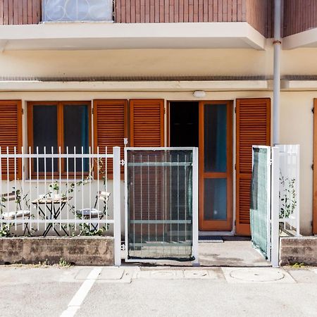 Open The Classic Wooden Shutters At A Cozy City Nest Florencia Exterior foto