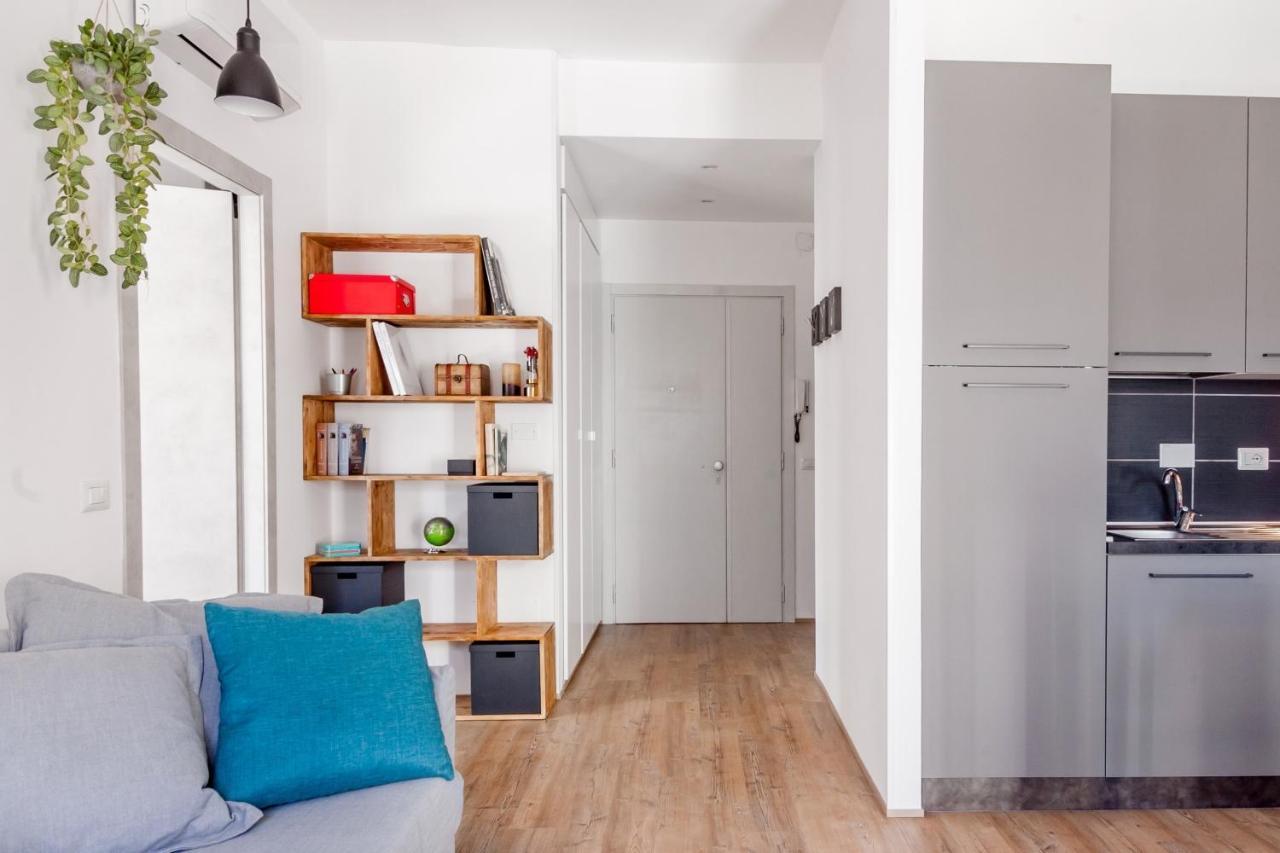 Open The Classic Wooden Shutters At A Cozy City Nest Florencia Exterior foto
