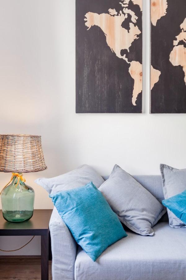 Open The Classic Wooden Shutters At A Cozy City Nest Florencia Exterior foto