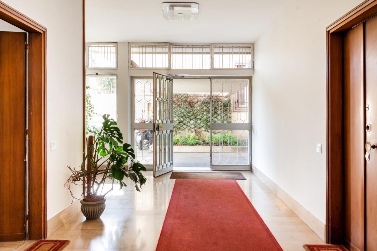 Open The Classic Wooden Shutters At A Cozy City Nest Florencia Exterior foto