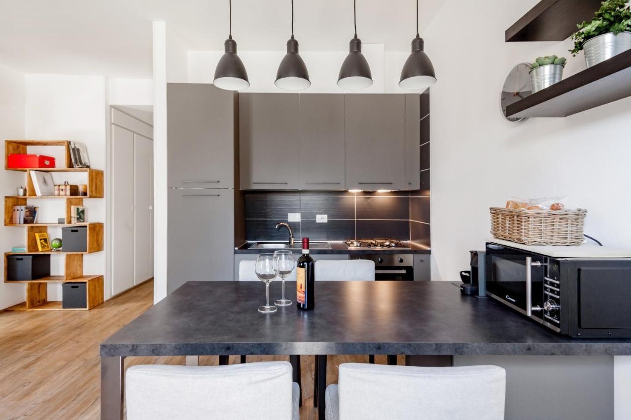 Open The Classic Wooden Shutters At A Cozy City Nest Florencia Exterior foto
