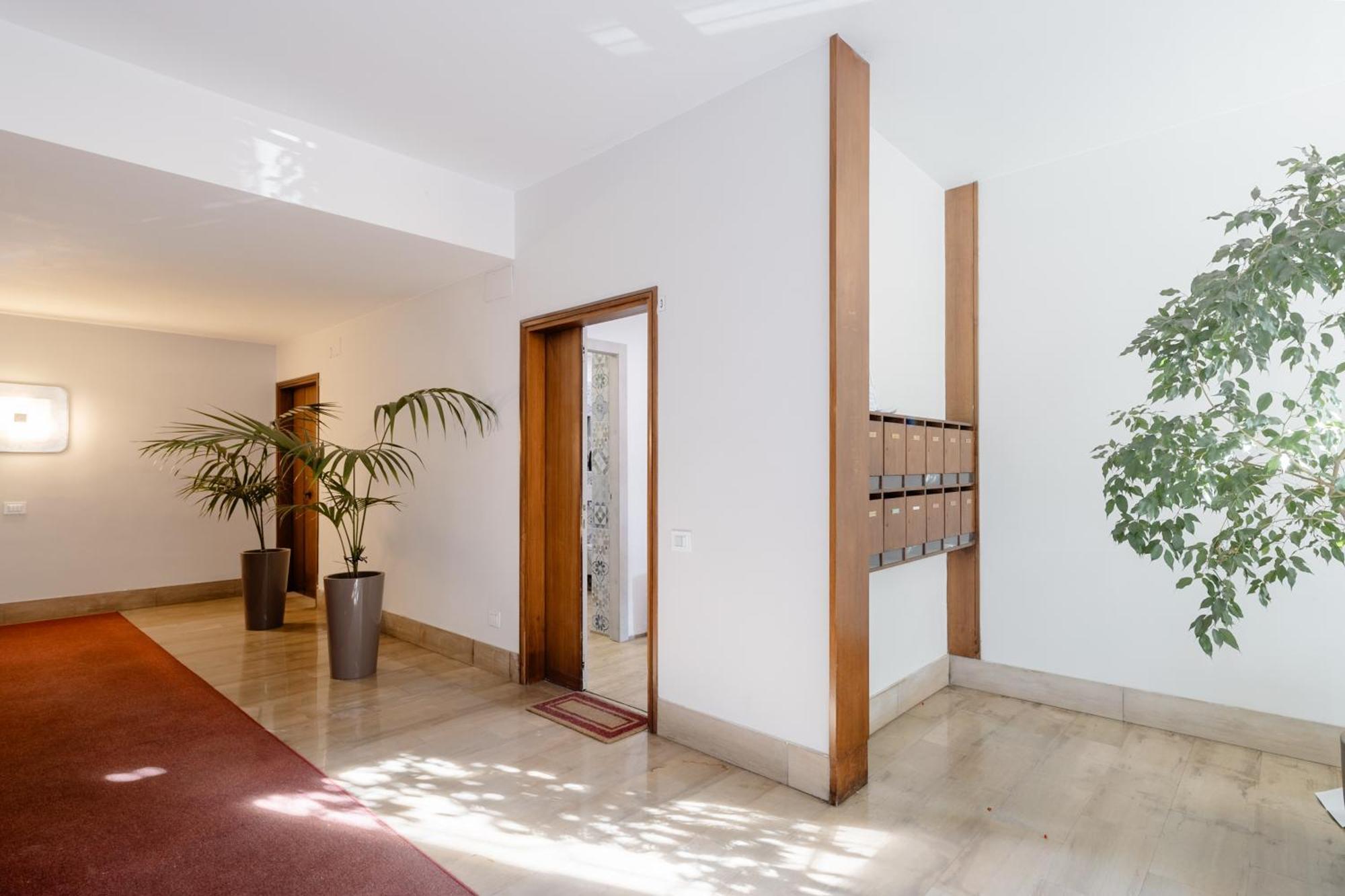 Open The Classic Wooden Shutters At A Cozy City Nest Florencia Exterior foto