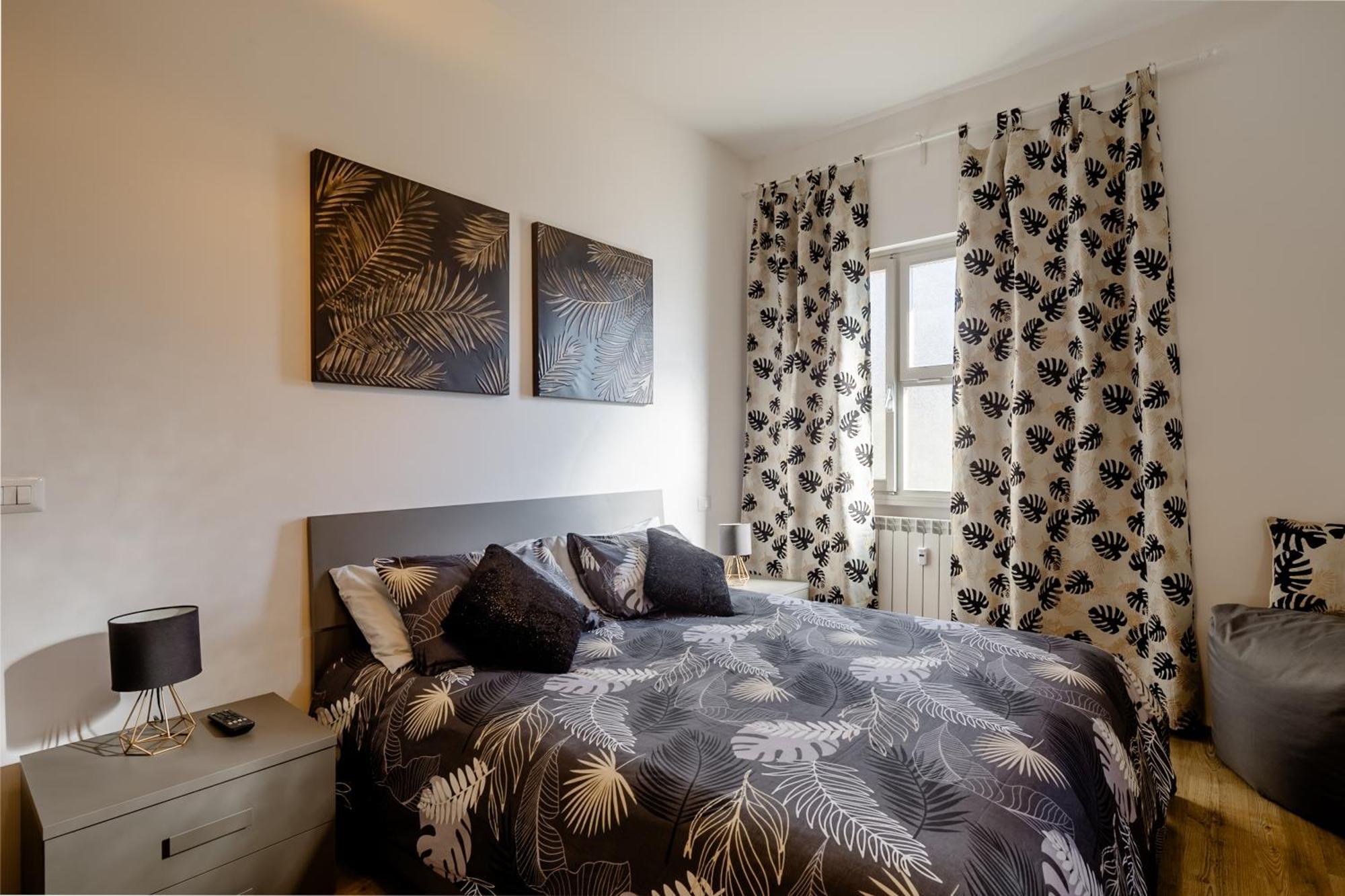 Open The Classic Wooden Shutters At A Cozy City Nest Florencia Exterior foto