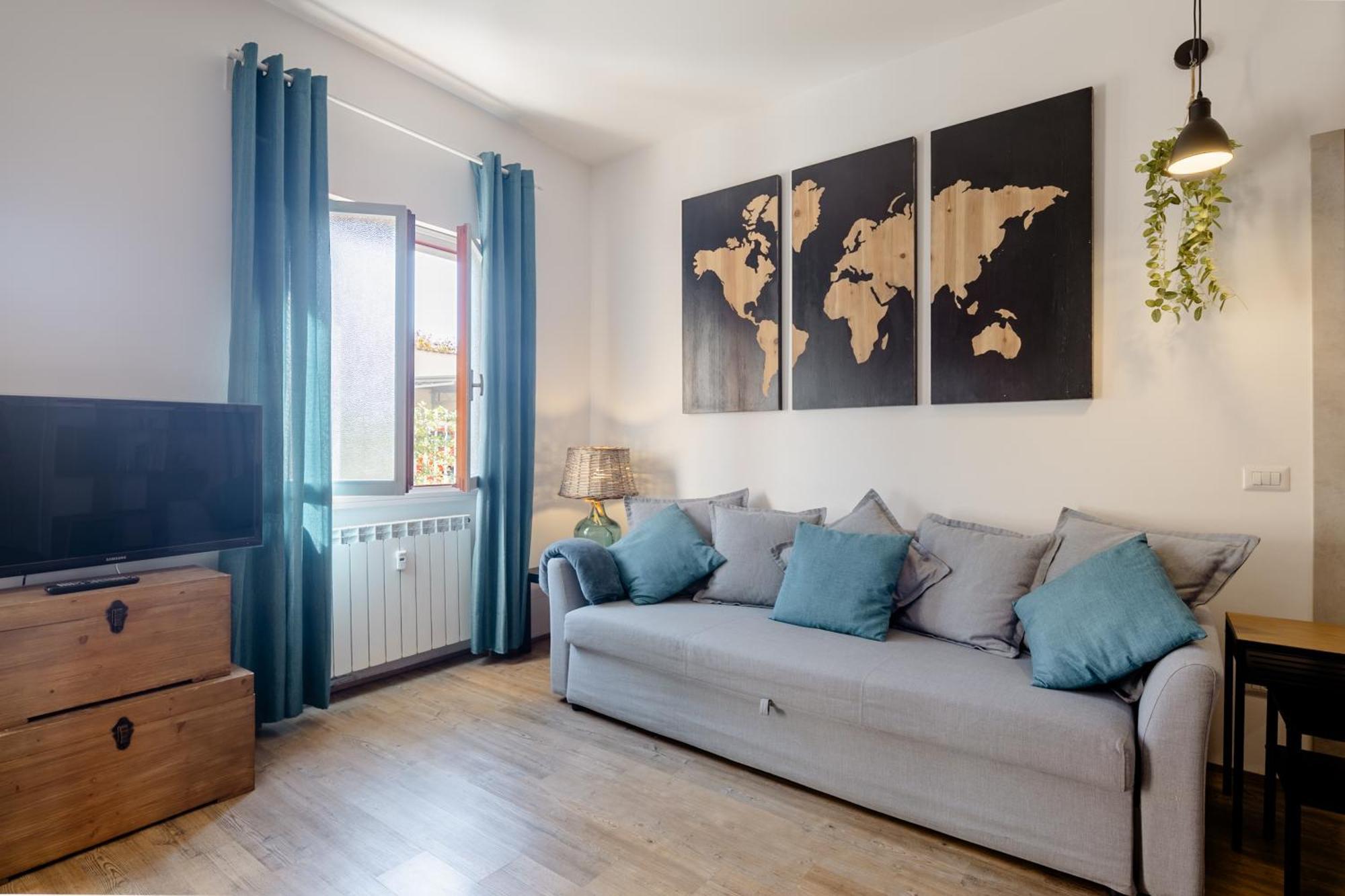 Open The Classic Wooden Shutters At A Cozy City Nest Florencia Exterior foto