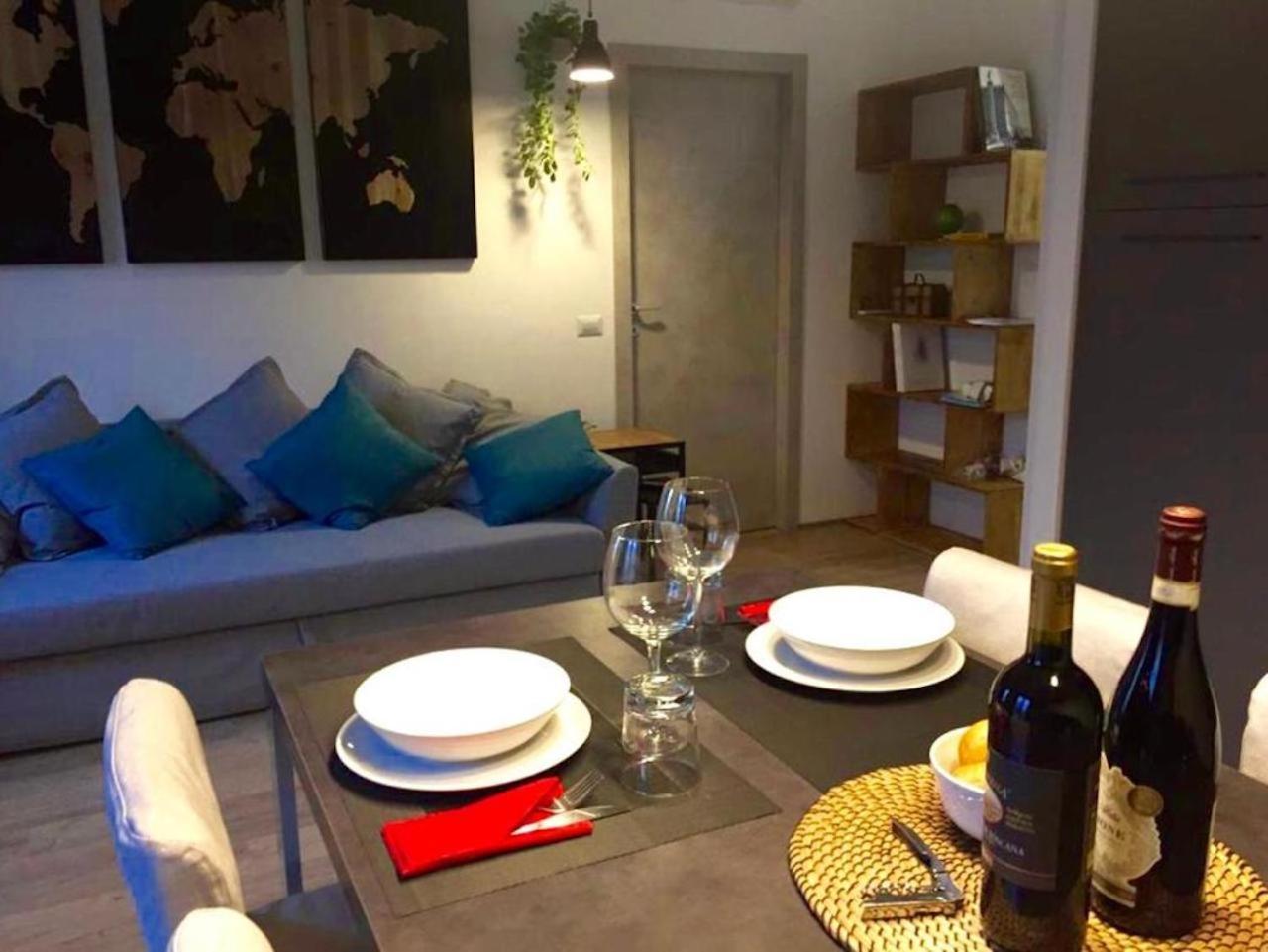 Open The Classic Wooden Shutters At A Cozy City Nest Florencia Exterior foto