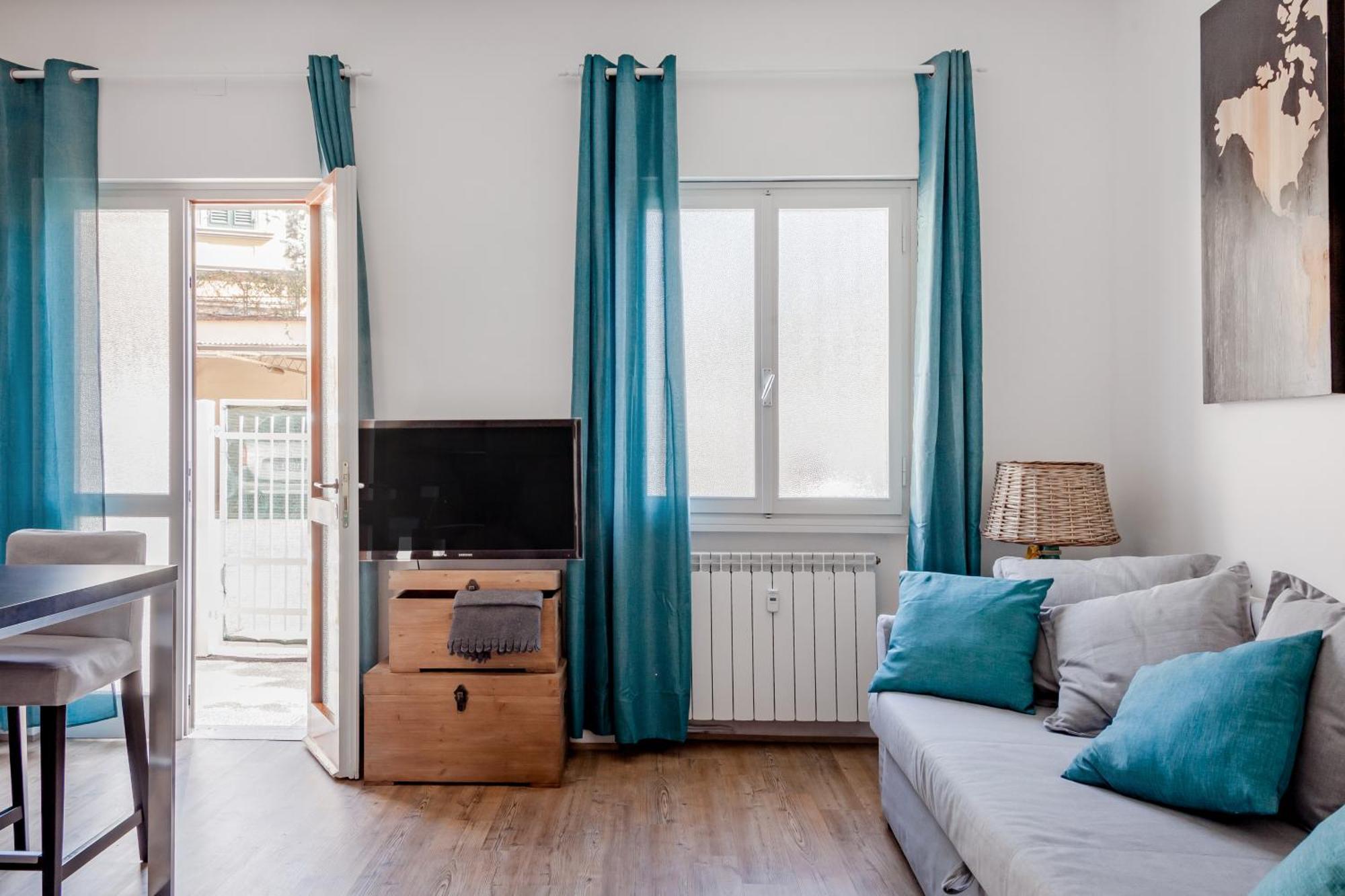 Open The Classic Wooden Shutters At A Cozy City Nest Florencia Exterior foto