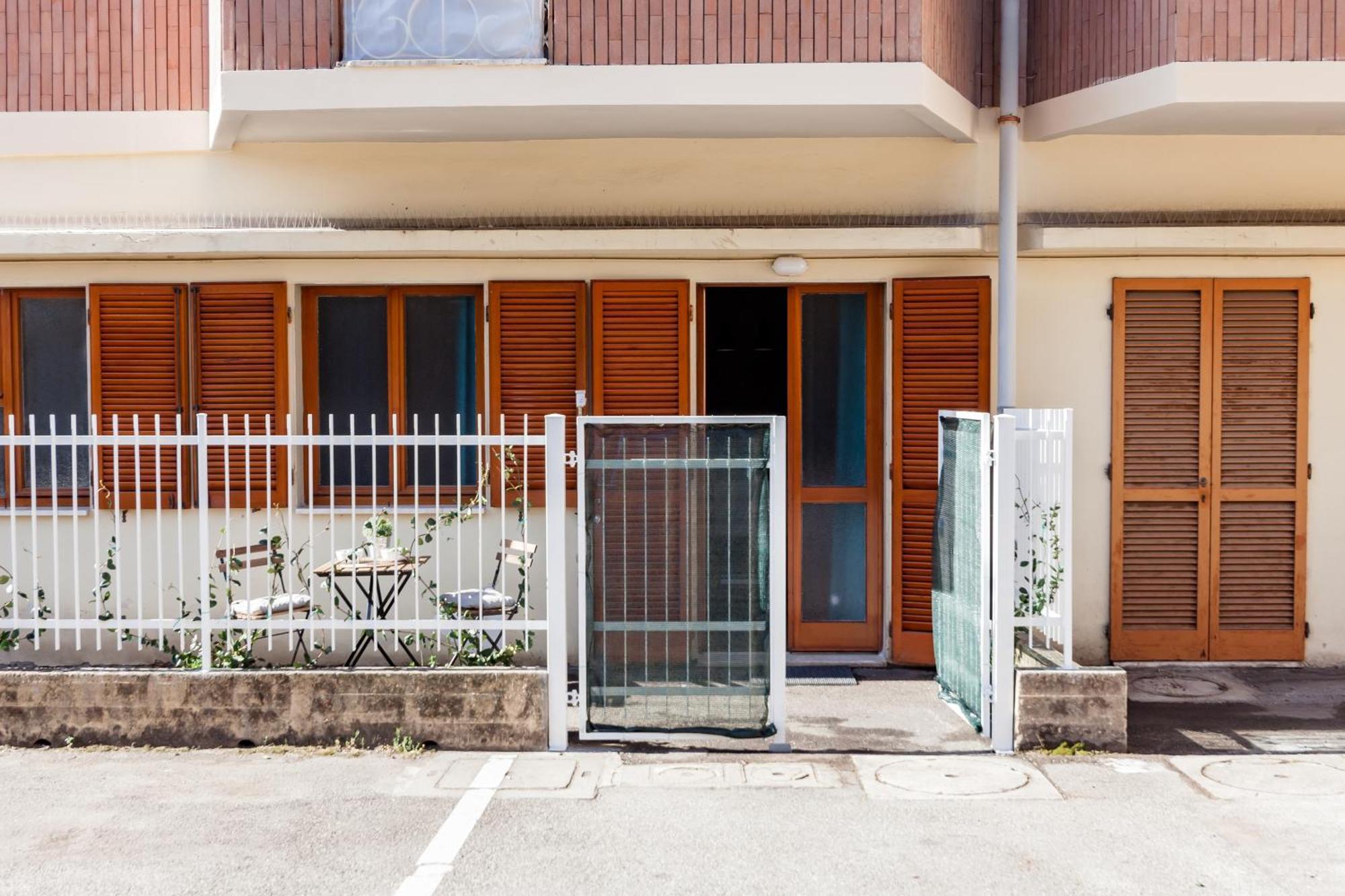 Open The Classic Wooden Shutters At A Cozy City Nest Florencia Exterior foto