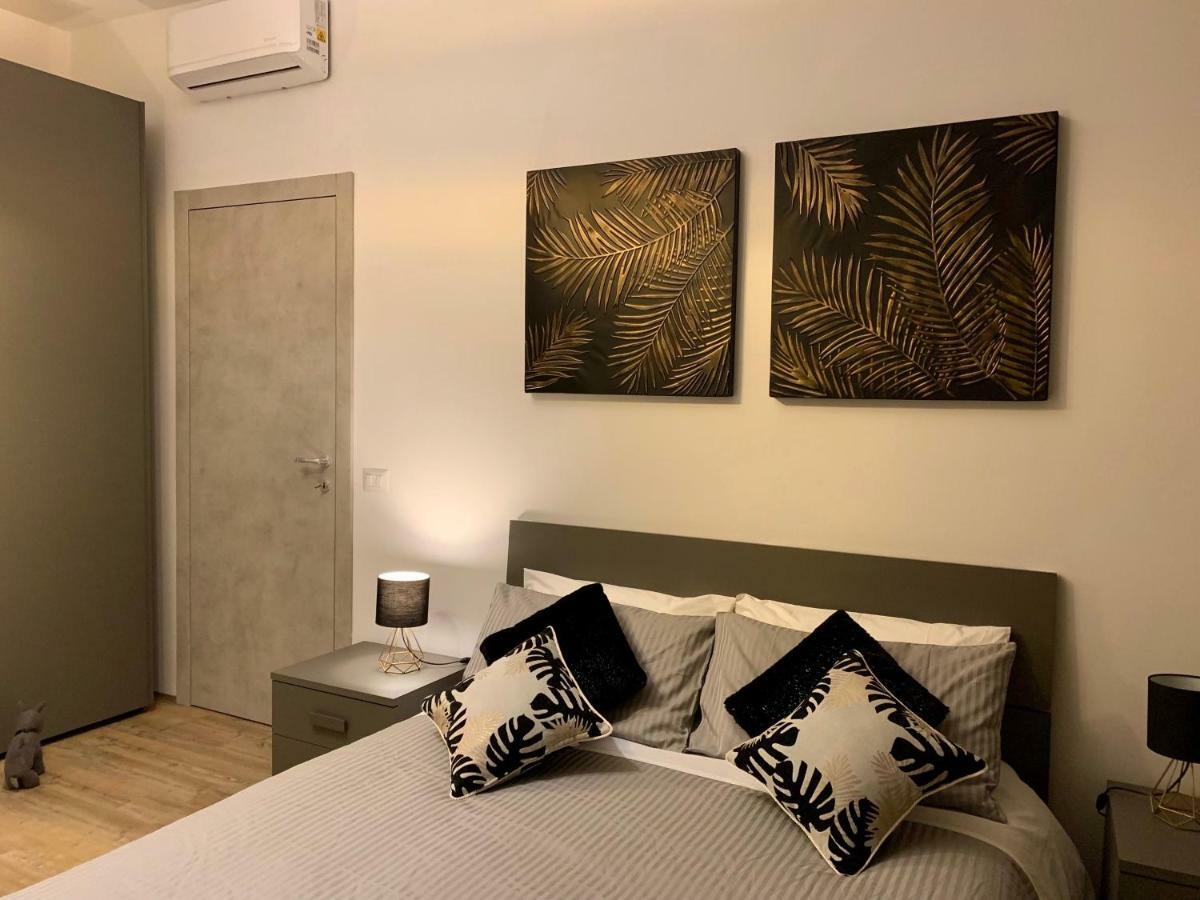 Open The Classic Wooden Shutters At A Cozy City Nest Florencia Exterior foto